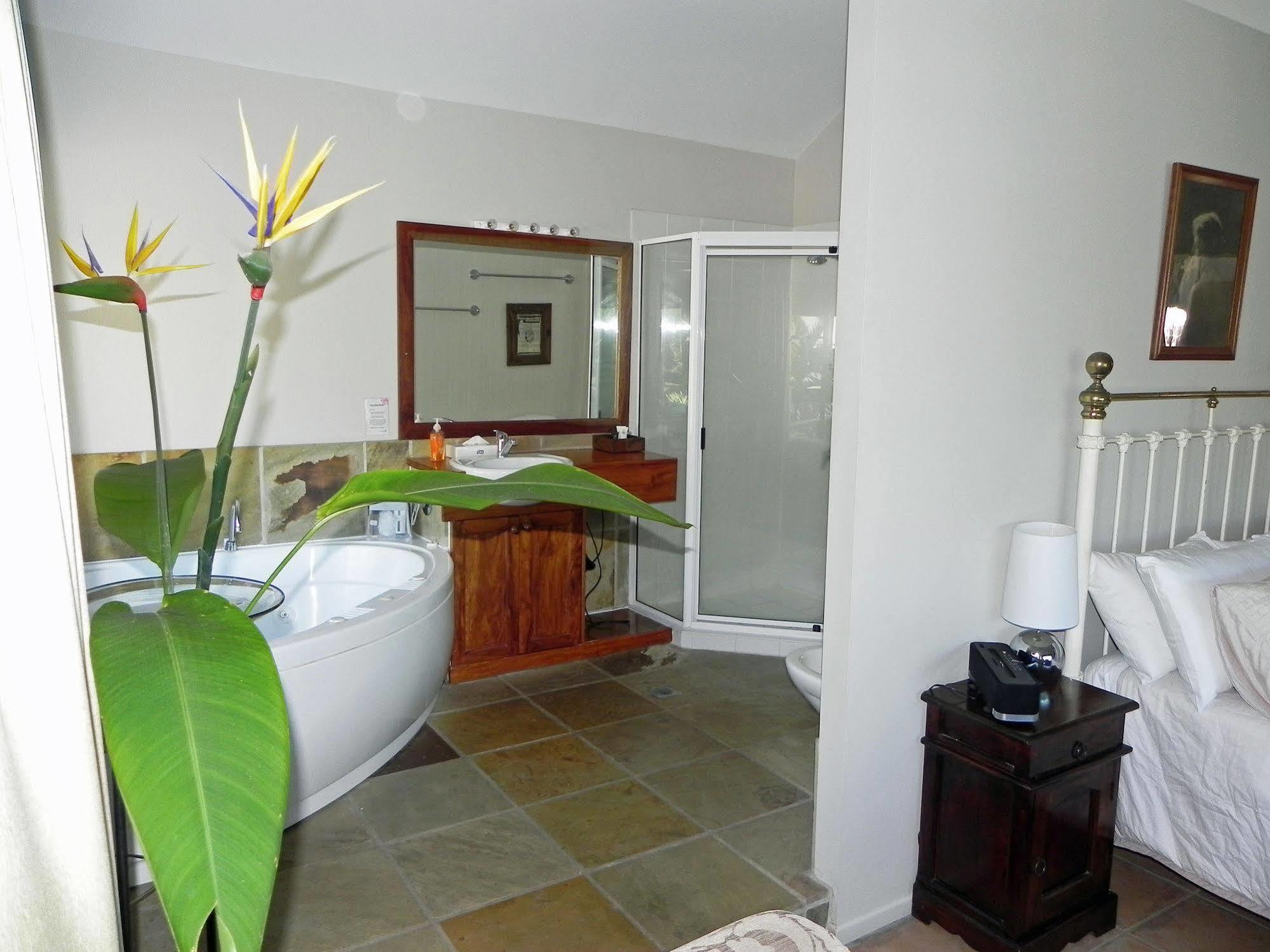 Airlie Waterfront Bed & Breakfast Airlie Beach Exterior foto